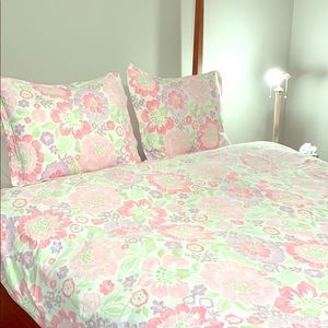 Beautiful PB Teen floral Duvet Cover and Shams!